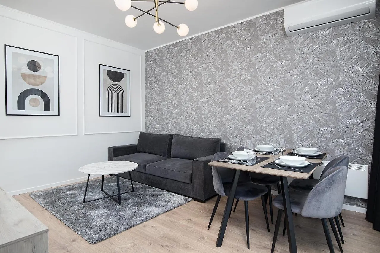 Golden Gate Apartment Pula 0*,